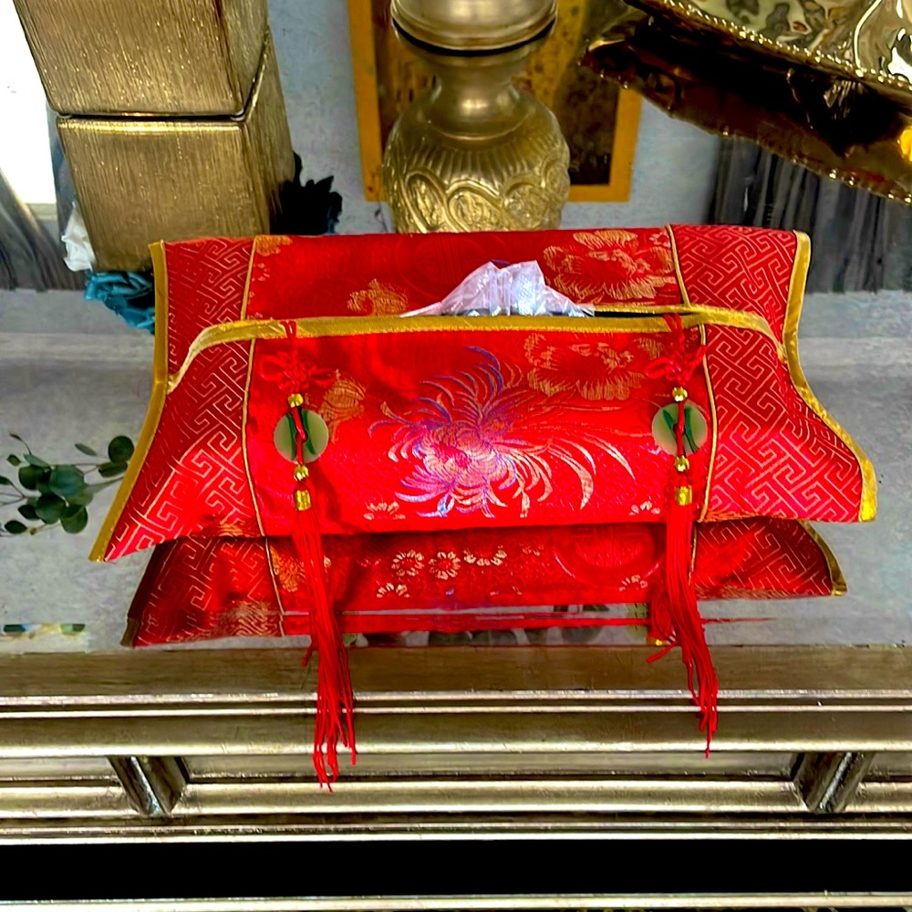 Embroider Chinese tissues box cover